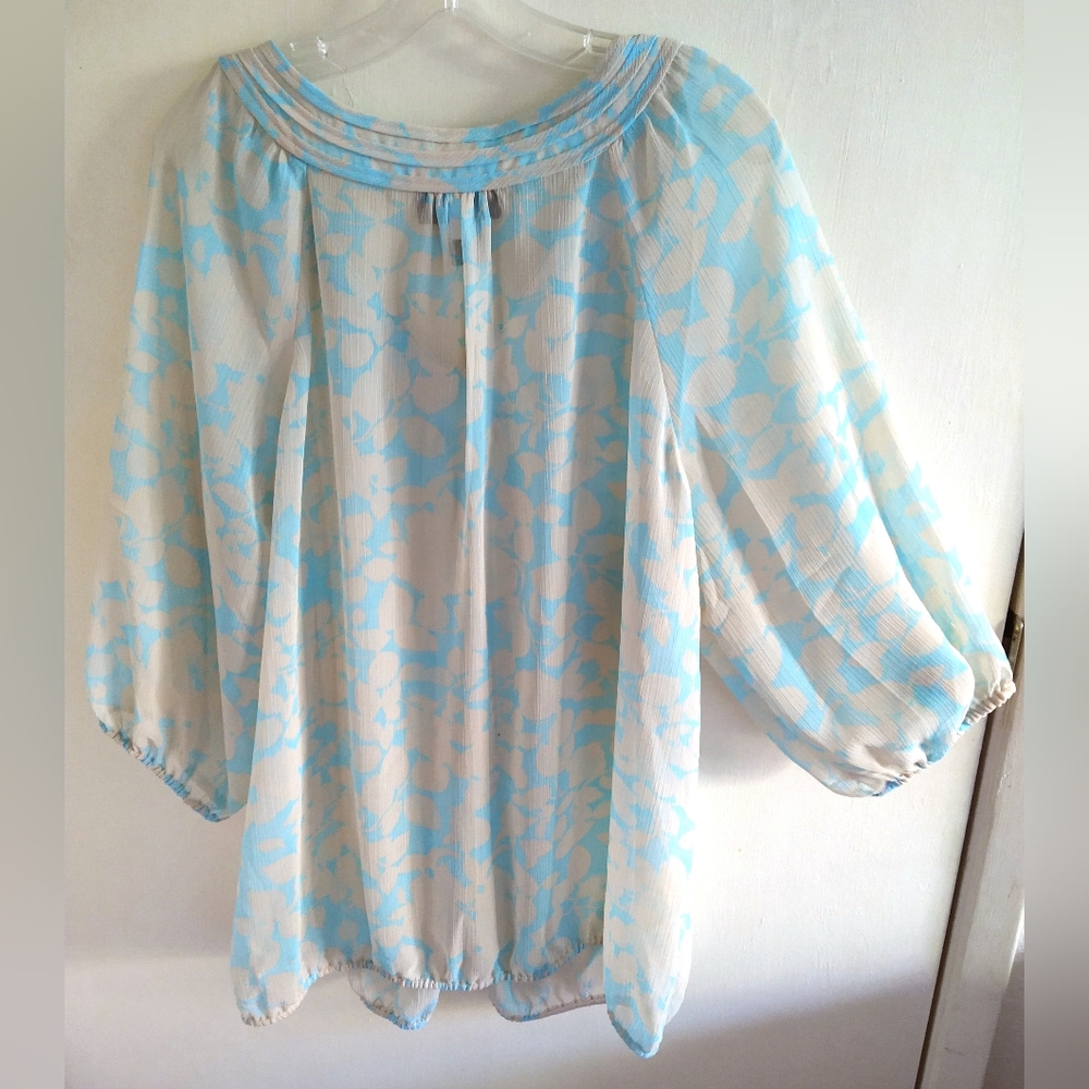 LANE BRYANT WOMEN'S/MISSES SIZE 18/20 BLUE & IVORY FLORAL PRINT SEMI-SHEER TOP